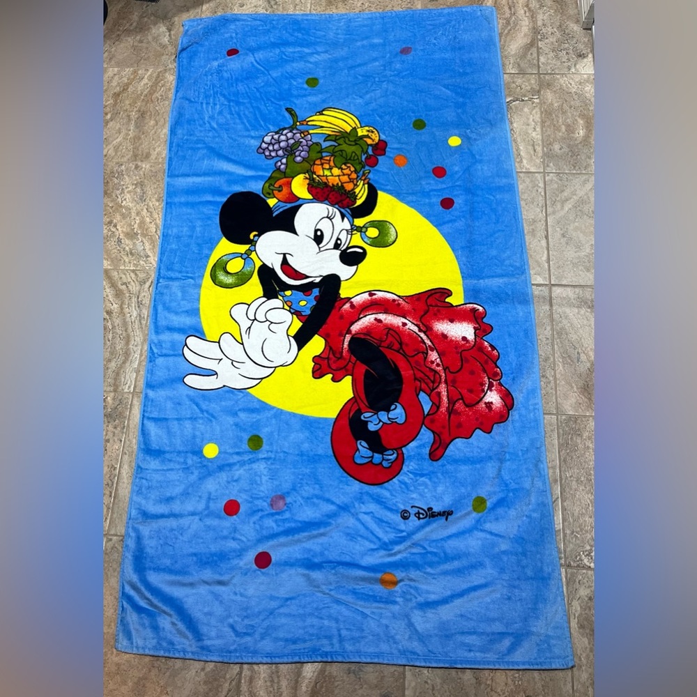 Disney Minnie Mouse Beach Towel approx 33” x 63.5 inches,100% cotton, NWOT